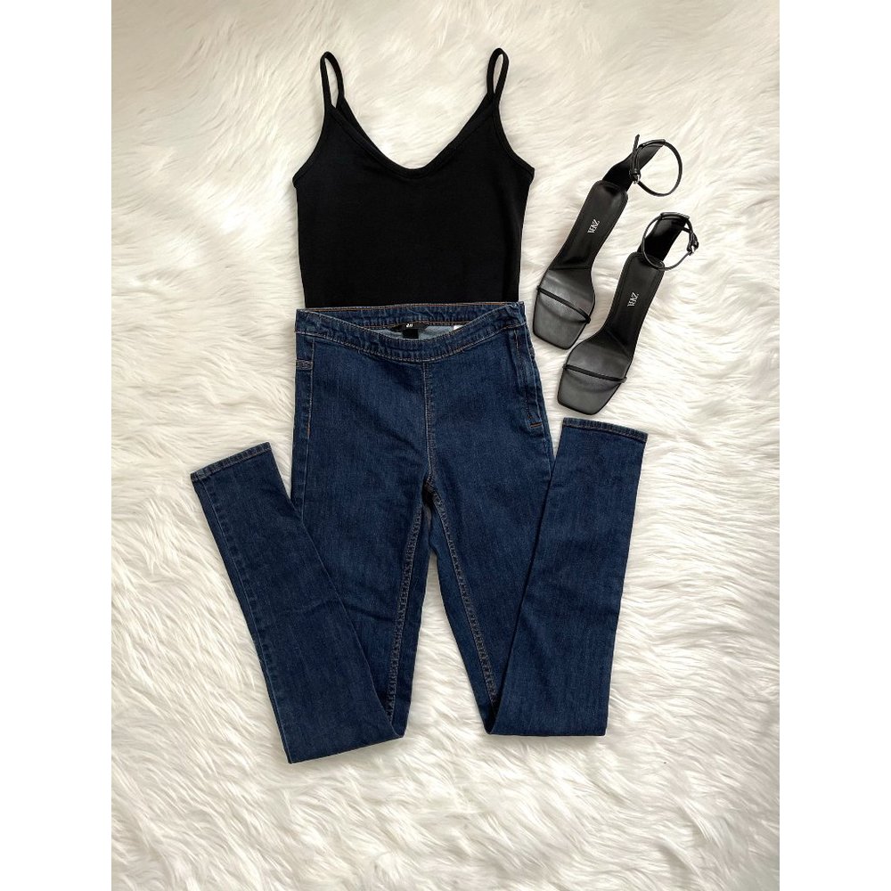 HIGH-WAISTED DENIM JEANS